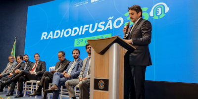 MCom anuncia ações para radiodifusão em 2025